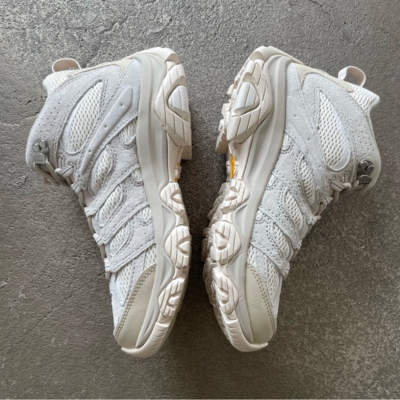 Merrell Moab 3 Mid Light Gray Hiking Booties in Oyster - Picture 3 of 11